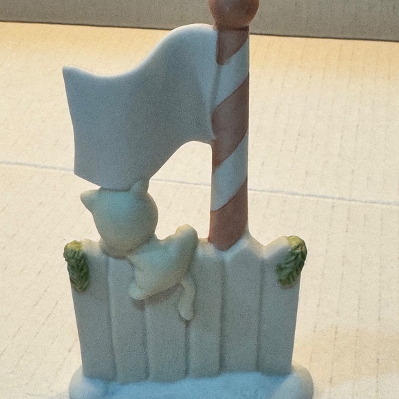 Precious Moments Sugar Town "Flag Pole" Figurine - Picture 2 of 4